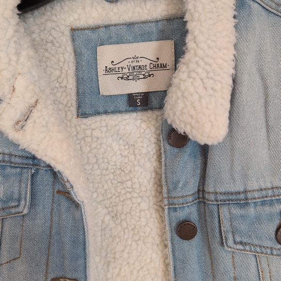 NWOT Ashley's Vintage Charm Light Blue Denim Jean Jacket - Picture 2 of 4